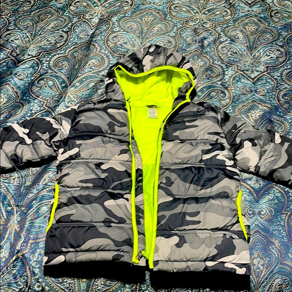 Faded Glory, Boys Coat, Gray/Black Camouflage, Size Medium.